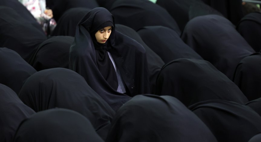 През годините Иран строго контролираше и използването на интернет.