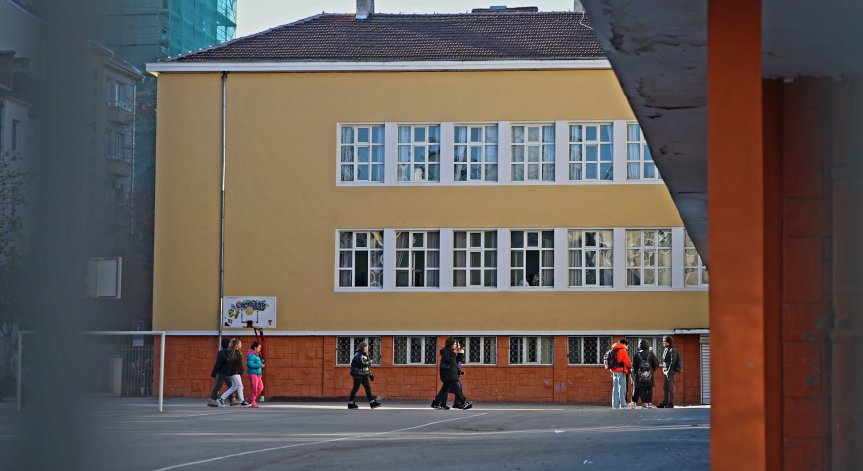 Външното оценяване по БЕЛ в 10 клас остава на 10 юни, но с нов час