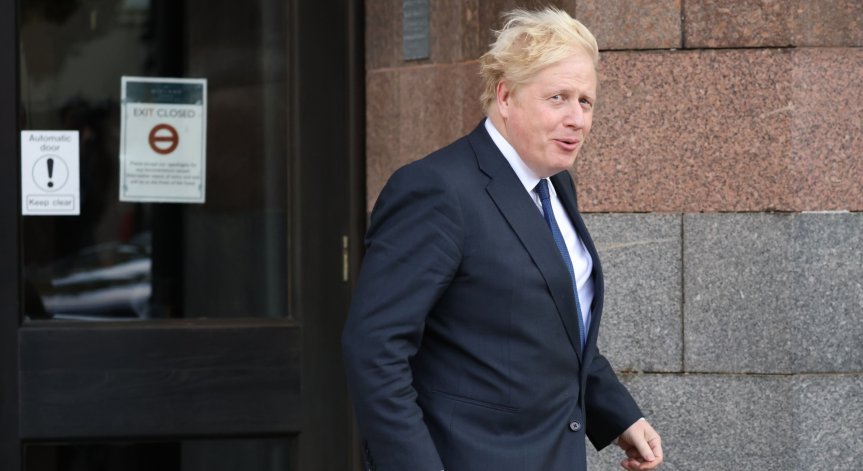 Джонсън попари мераците на британците за отрупани рафтове по Коледа