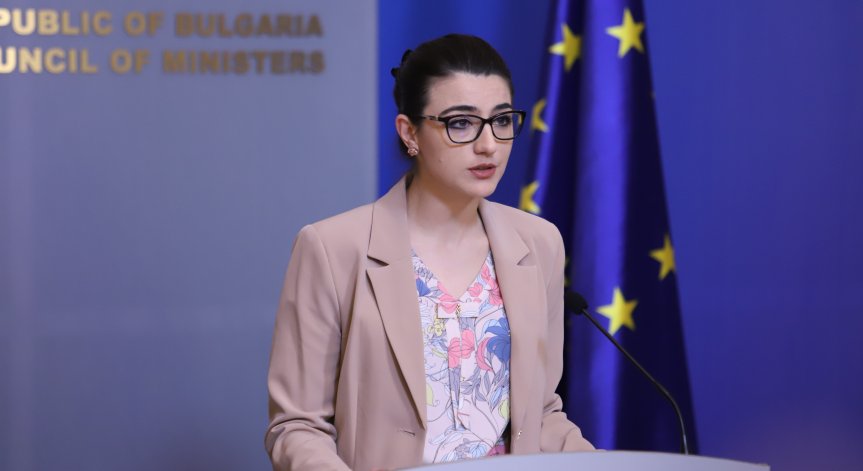 Прокуратурата проверява договора на Лена Бориславова с ББР