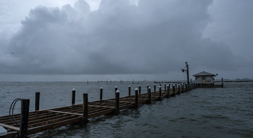 Ураганът Зета връхлетя и американския бряг