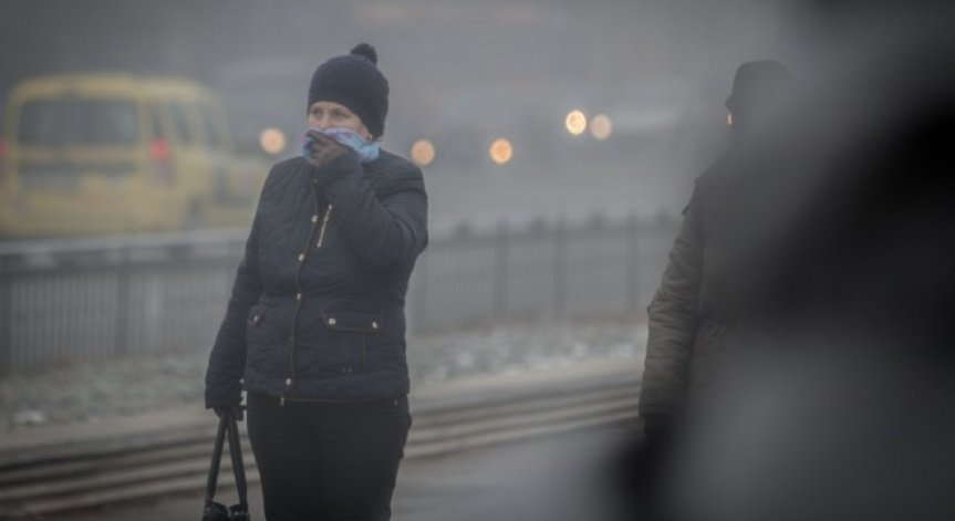 Времето остава облачно и мъгливо, на места ще превали