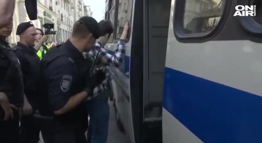 Над 1000 са вече арестуваните московчани, участвали в протест