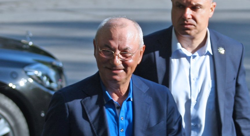 Доган: ДПС е на път да се превърне в платена партия. Пеевски ще съпредседателства с Чакъров