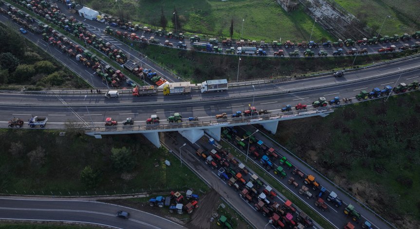 Нови блокади на границата: Гръцките фермери спряха движението към България