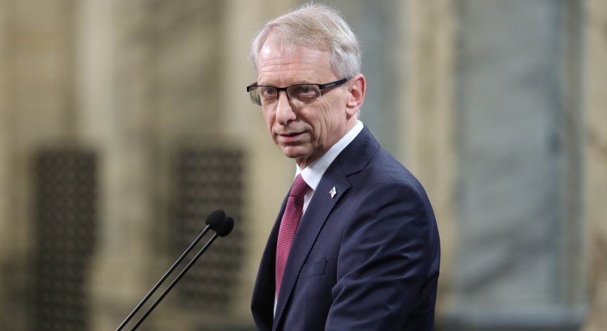 Премиерът Денков отговаря на въпроси във Facebook