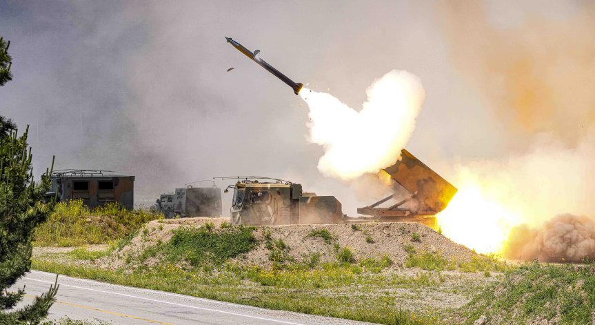 Изстреляха неидентифицирана балистична ракета от Северна Корея на изток