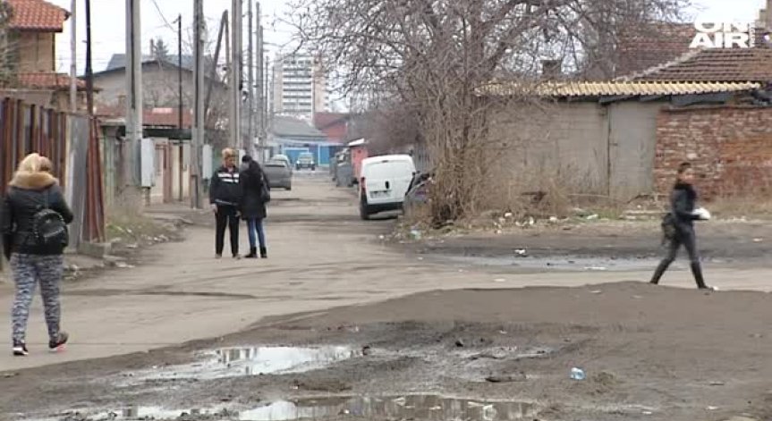 Най-близкият квартал до евроделегатите - по-чист, по-пуст, все така кален