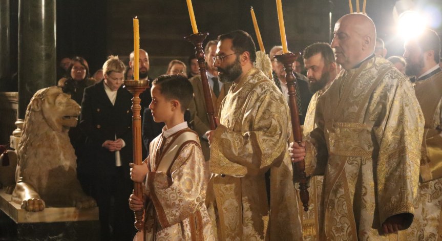 Рождество Христово е! Десетки се събраха в 