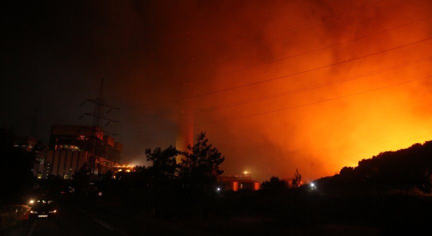 Големият пожар в Северна Македония е на 2 км от границата ни, евакуират Симитли?