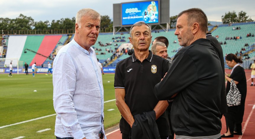 Сираков пристигна на 