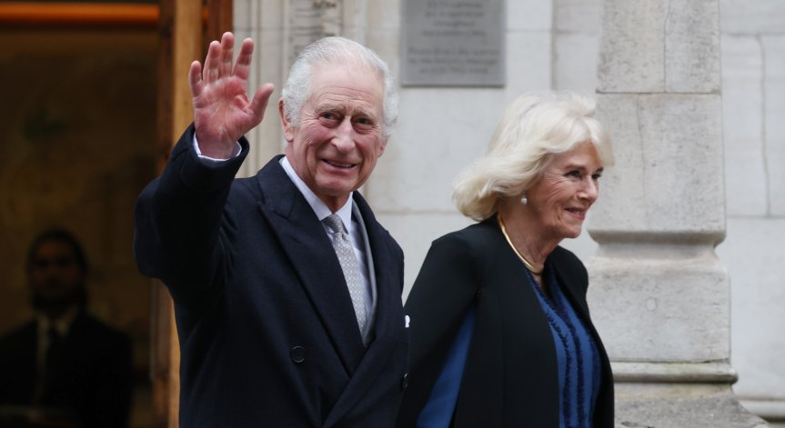 След диагнозата рак: Крал Чарлз и кралица Камила посетиха църквата 