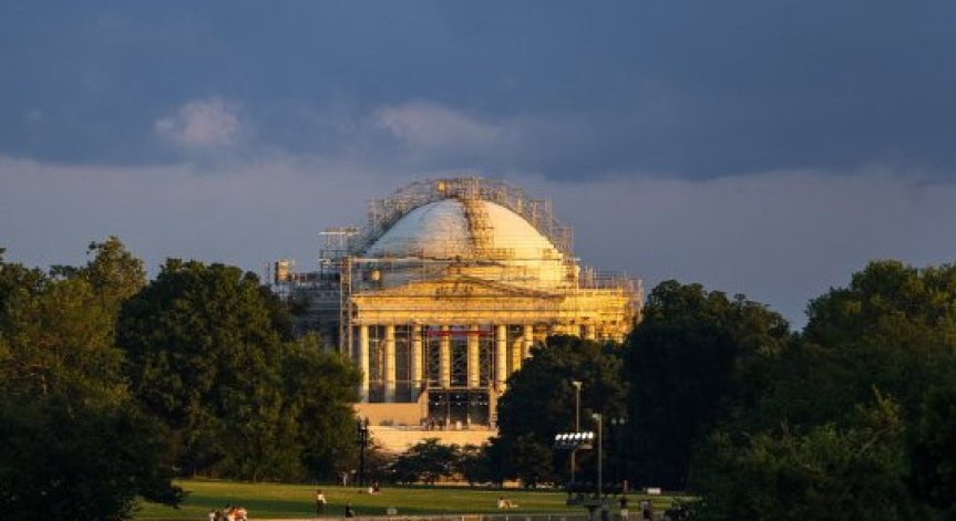 Предстоящите избори също ще окажат влияние върху дълга на САЩ.