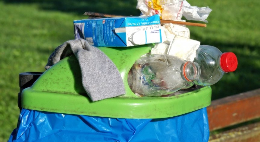 65-годишна бургазлийка хвърли 24 бона в кошче за боклук, за да 