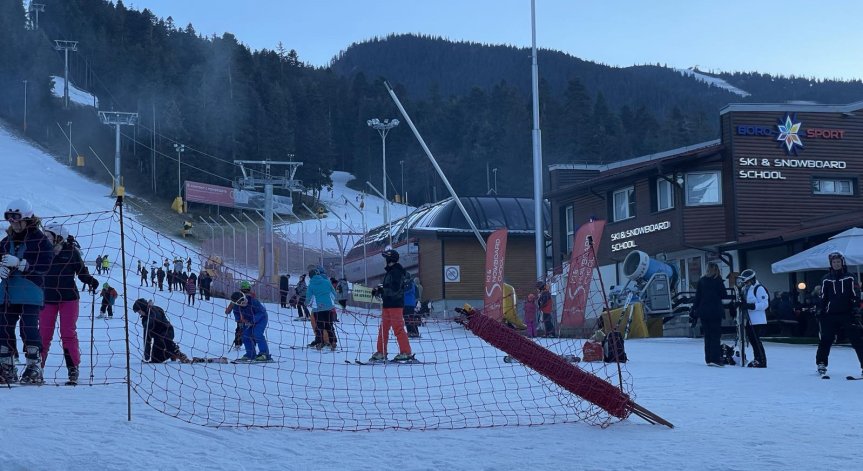 До обяд ще бъде затворена ски зоната.