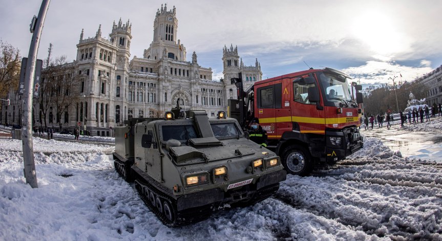 Зимата скова Мадрид: Планират конвои за храна, лекарства и ваксини