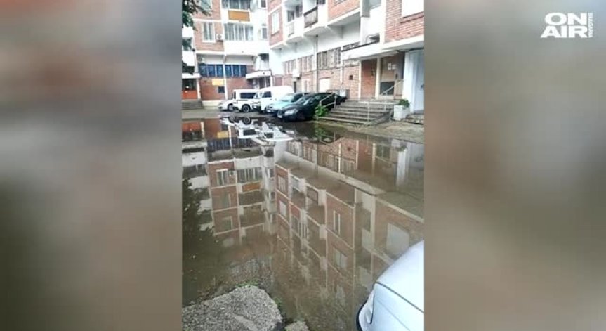 Мощна буря в Кърджали превърна улиците в реки