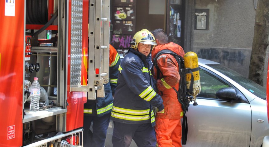 Апартамент гори в столичния кв. 