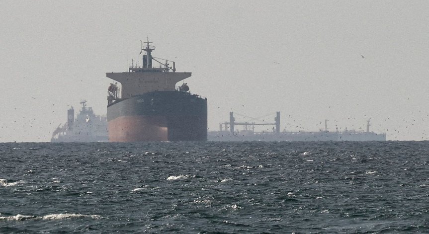 САЩ и Израел удариха ирански кей близо до Ормузкия проток