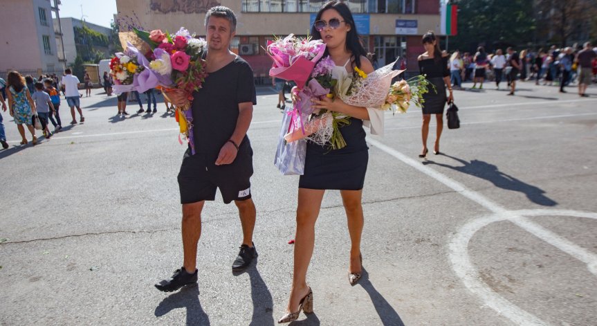 15 000 са преподавателите под 35-годишна възраст.