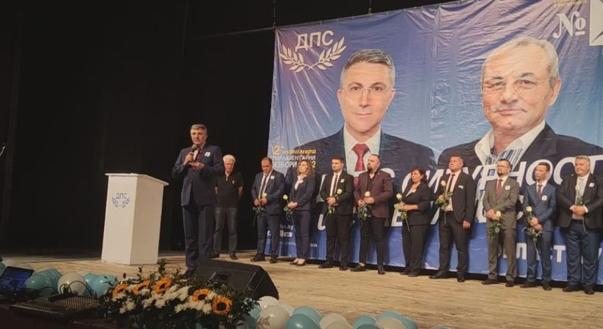Карадайъ: Пред камерите политиците не искат с ДПС, но после чукат на вратата ни