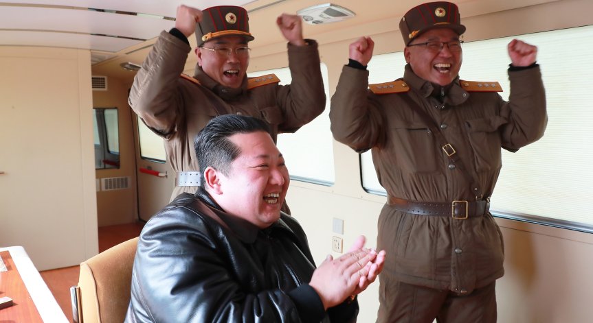 Северна Корея ще шпионира военни цели през сателити, отговорът ще е 