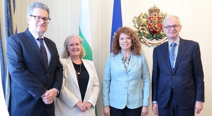 Йотова: Няма да отстъпим от защита правата на българите в РСМ