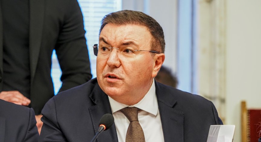 Той призова МЗ и МОСВ да предприемат спешни мерки.