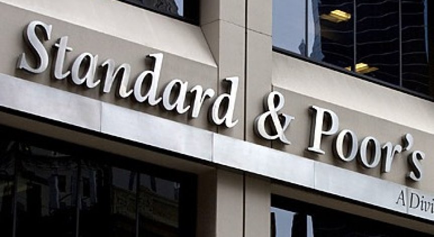 S&P предупреди за възможен фалит на Гърция