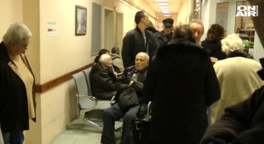 Втори ден опашки в бургаската болница заради новата система