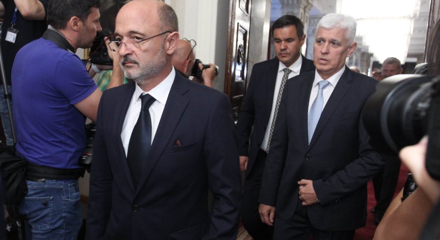 Д-р Асен Меджидиев: Скъсяваме карантината и за ваксинирани, и за неваксинирани