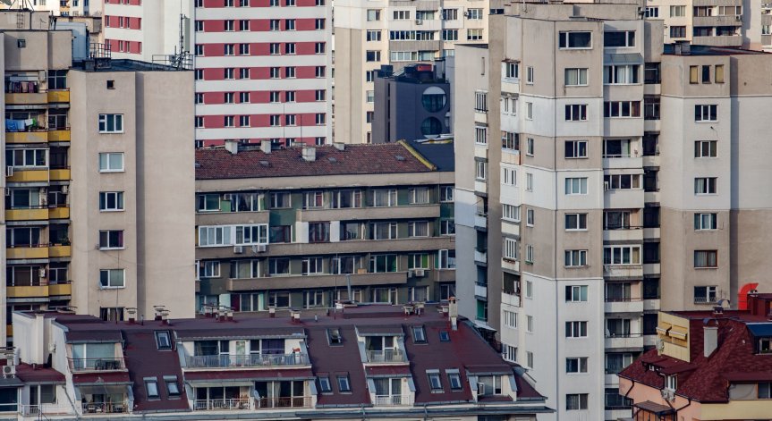 Краят на големите семейства: Българинът живее сам или с половинката си