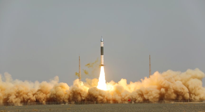 Сателитът ще наблюдава Земята