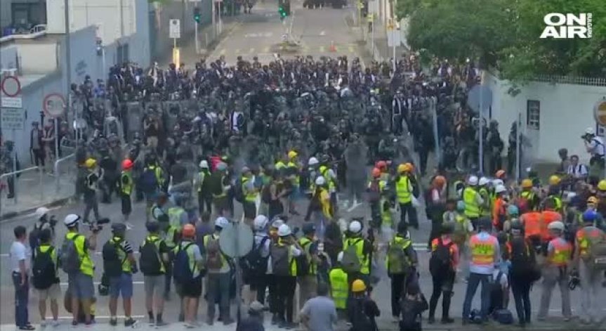 Протестите в Хонконг отново ескалираха в сблъсъци 