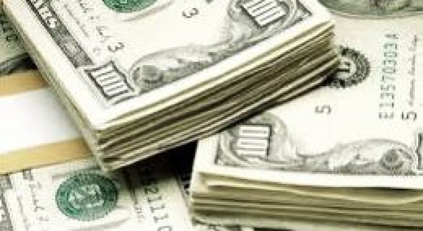 Доларът печели от сложната обстановка в Европа