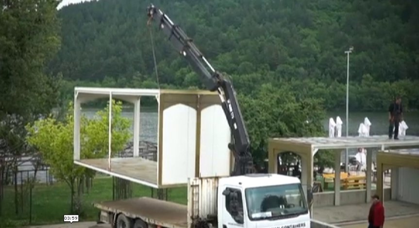 Оперни и балетни представления на открита сцена край езерото 