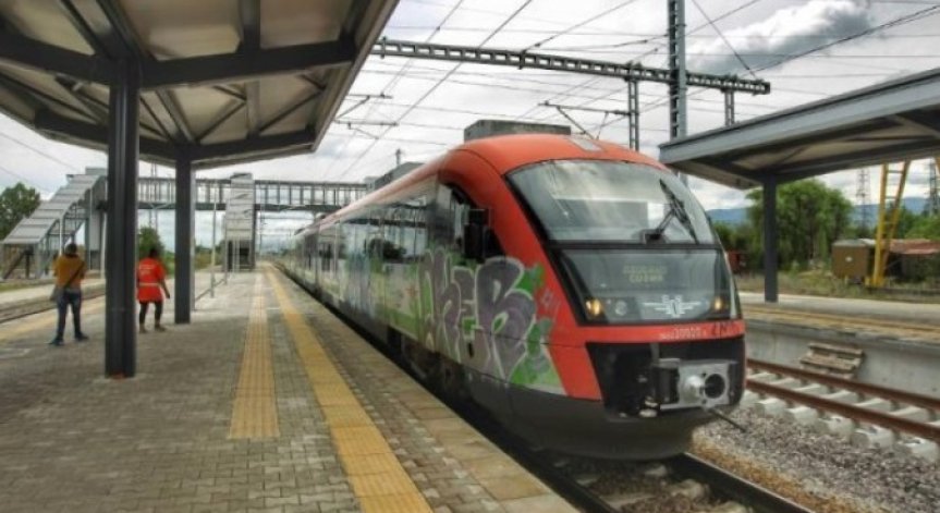 Договаряме 35 нови едноетажни мотрисни влака