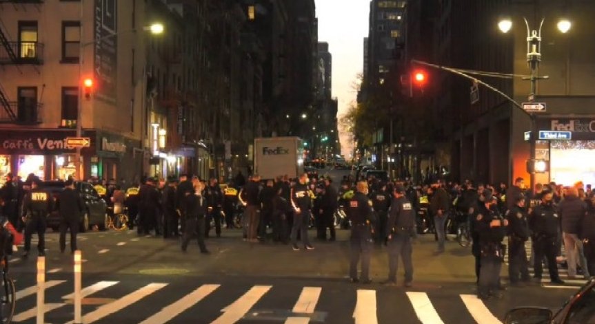 Кола се вряза в участници в демонстрация в Манхатън, има ранени