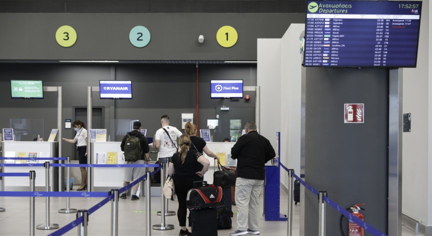 Гърция наложи задължителни тестове за коронавирус на всички руски граждани