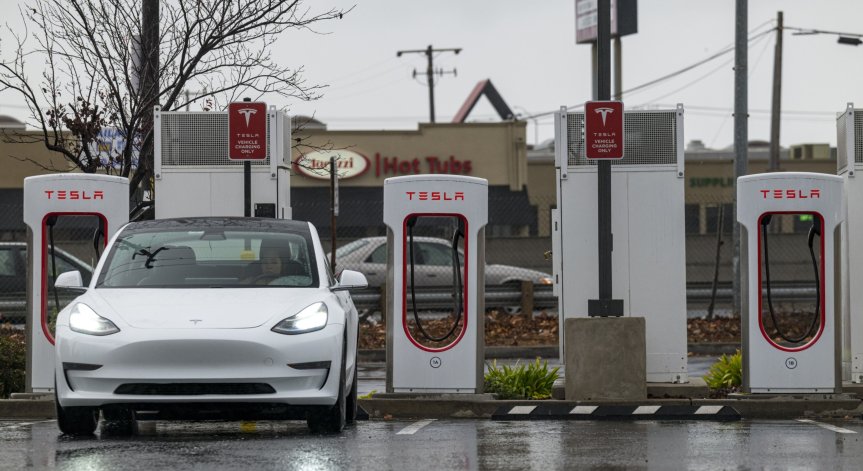 Tesla oбмисля компактен електромобил за европейския пазар