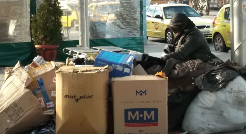 Все по-млади хора търсят подслон в приюта за бездомни хора във Варна