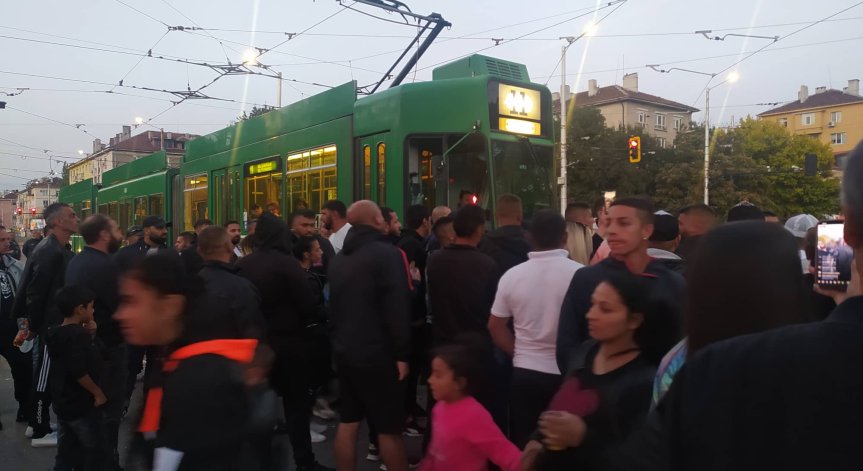 Протестиращи заради смъртта на таксиметровия шофьор блокираха движението