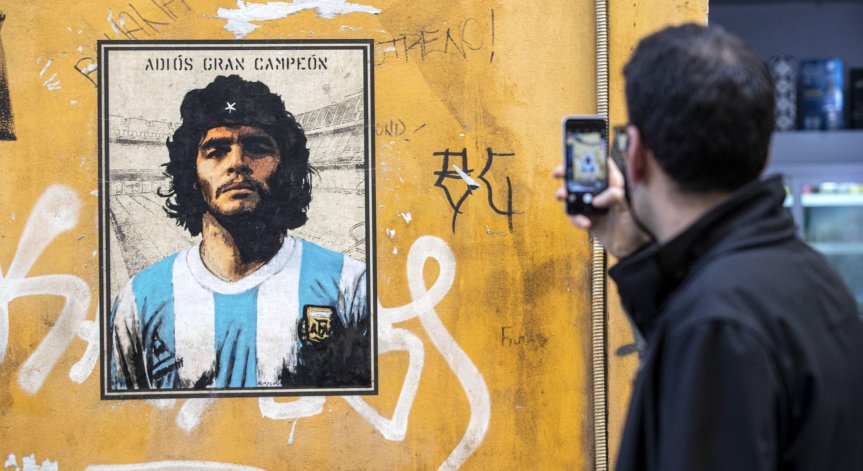 Италиански съд оправда посмъртно Марадона за укриване на данъци