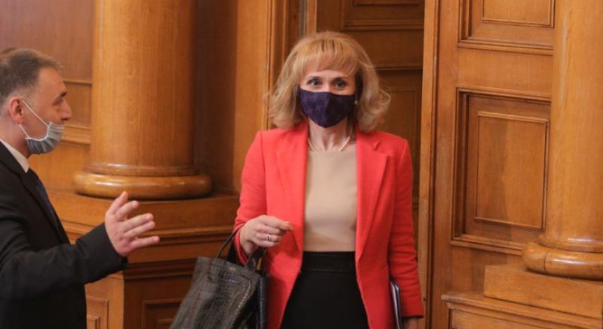 Омбудсманът с писмо до мобилните оператори: Не вдигайте цените