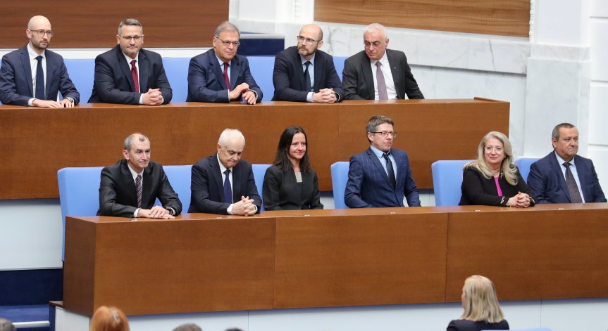 Отпадна парламентарният контрол с новите служебни министри