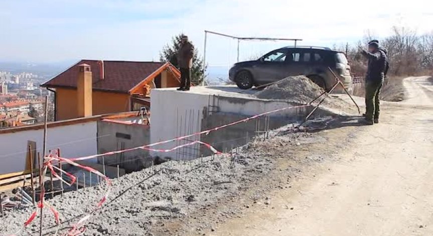 Пореден абсурд: Глобиха шофьор заради кална улица в Шумен