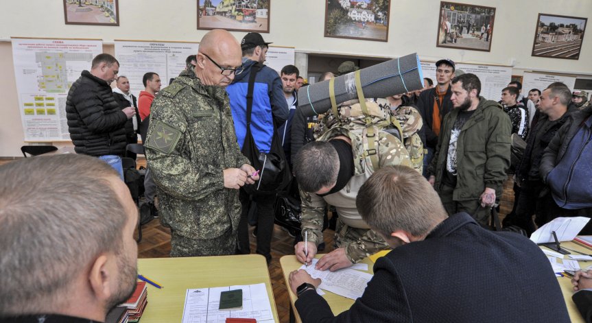 Мобилизацията удря слабите места на руската икономика, страната остава без работници