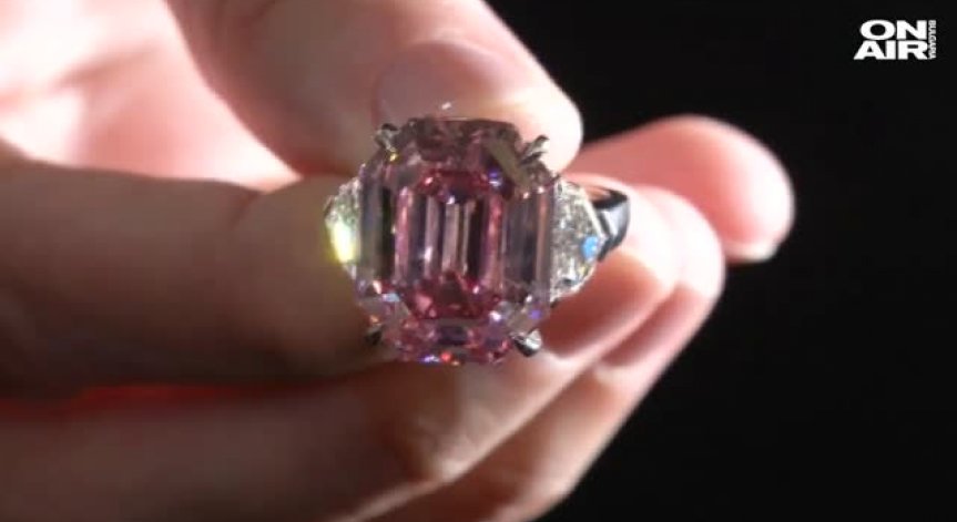 19-каратов розов диамант бе продаден на търг за 50 млн. долара