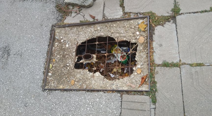 Опасни шахти дебнат шофьори и пешеходци в София