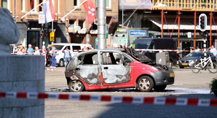 Раненият мъж е откаран в болница под полицейски надзор.